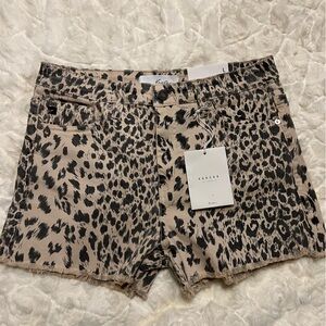 Kancan leopard jean shorts. NWT, Sz L, Frayed hem.